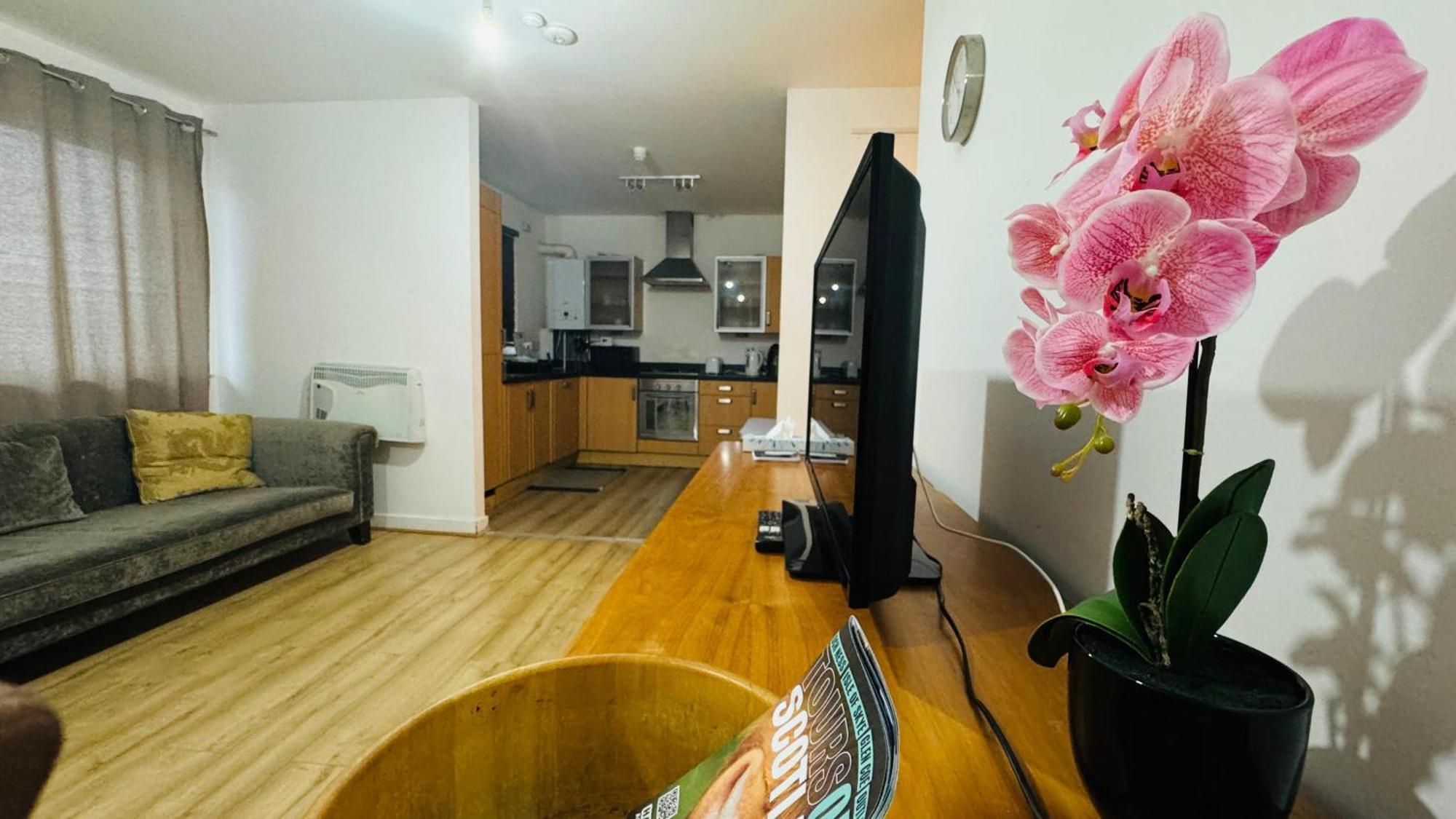 Fabulous 1Bed 1Bath Ground Floor Shared Accommodation ,Only Double Room EDI Exterior foto