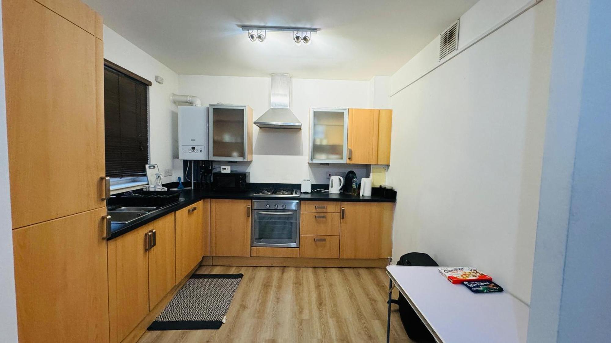 Fabulous 1Bed 1Bath Ground Floor Shared Accommodation ,Only Double Room EDI Exterior foto